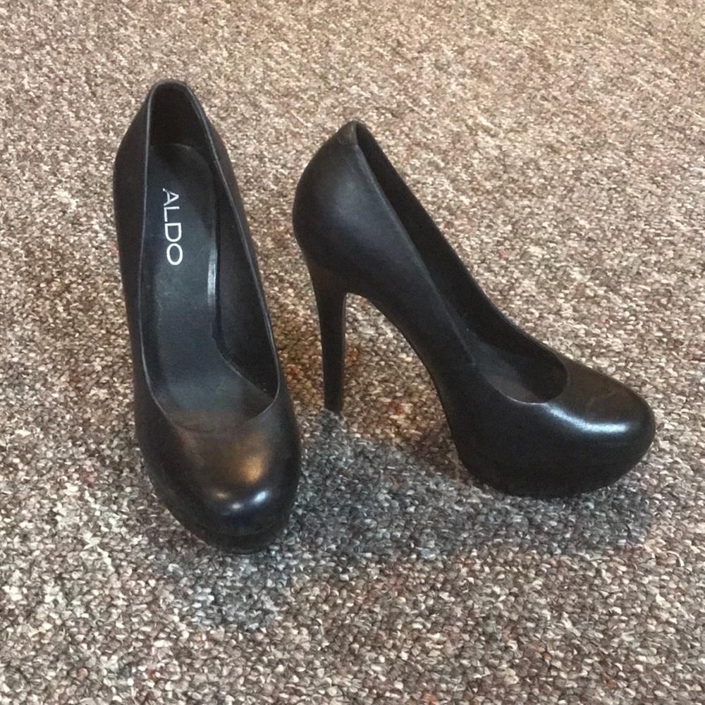 Aldo Black Leather Pumps